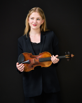 Charlotte Spruit - violin