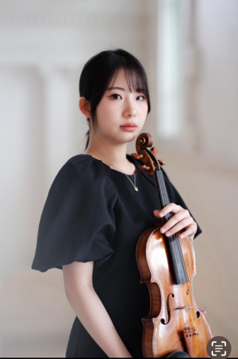 Chloe Chua - violin